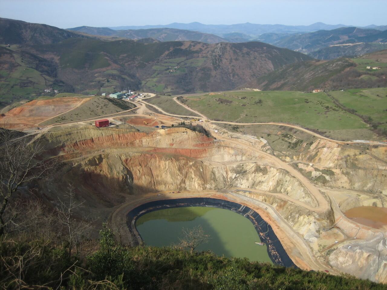 Mina a cielo abierto de Belmonte de Miranda
