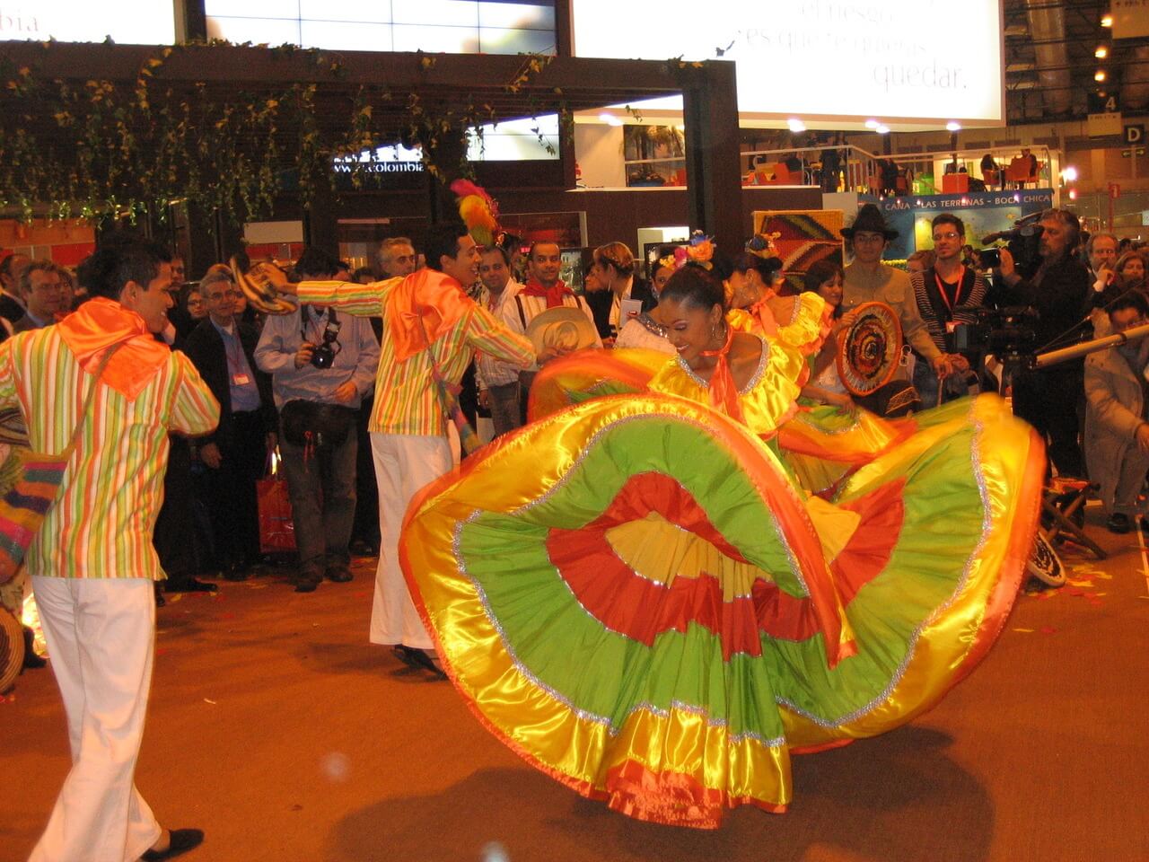 Exhibiciones folclóricas en FITUR