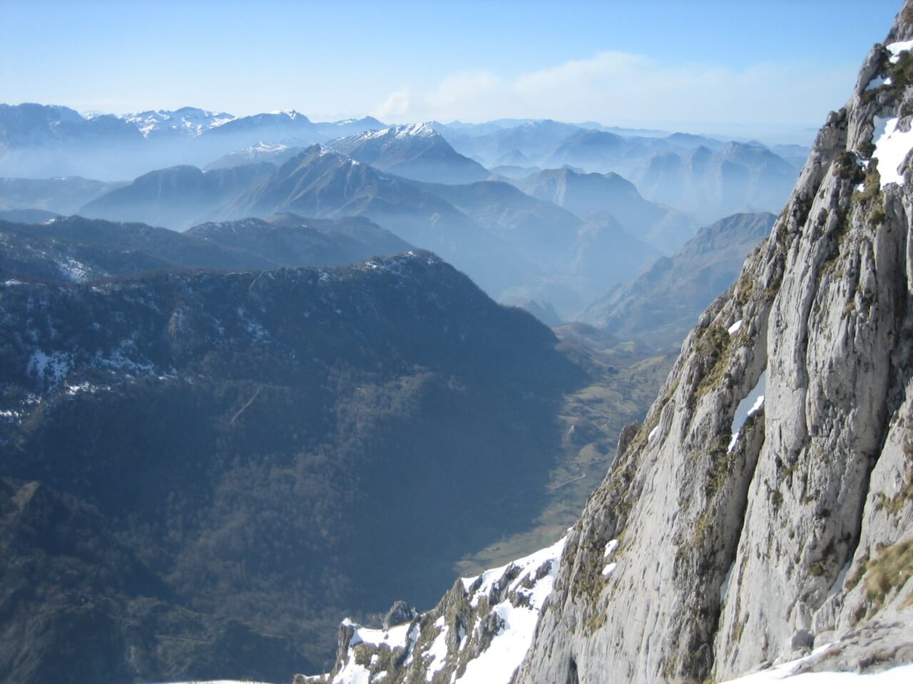 Vistas del concejo de Amieva desde el Mirador de Ordiales en los Picos de Europa